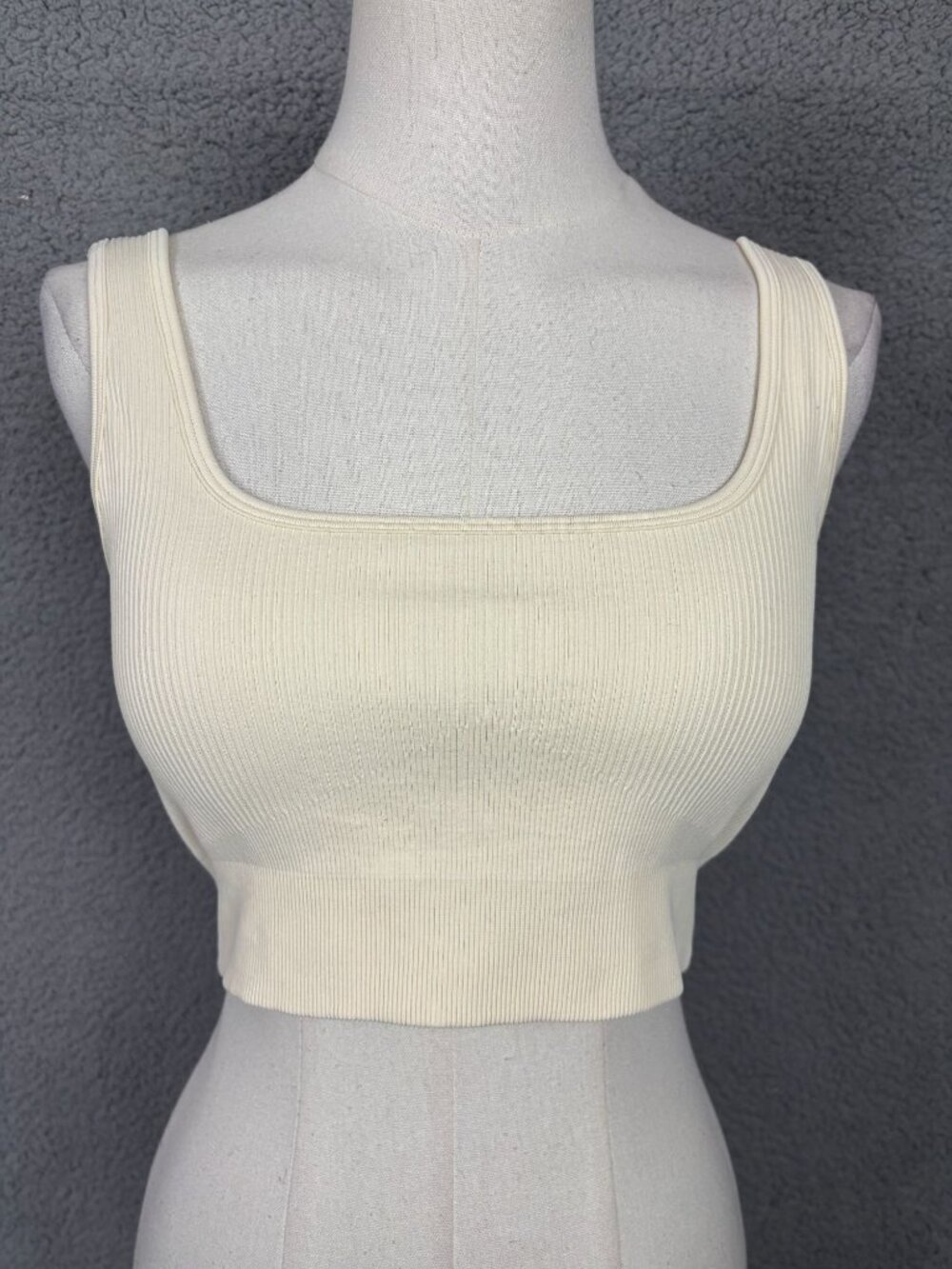 OQQ Seamless Ribbed Square Neck Active Wear Top Cream Size Large New Without tag